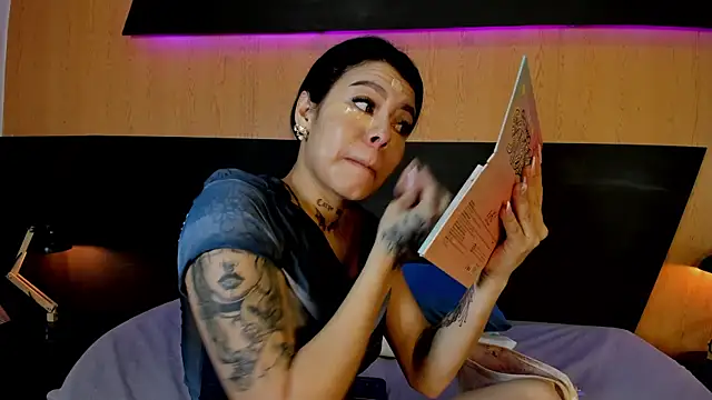 Dakota Monroe online show from 10-17-25, 11:24