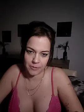 Snapshot of Foxy-Milfy chatting on 10-20-25, 08:42 Foxy-Milfy online show from 10-20-25, 08:42