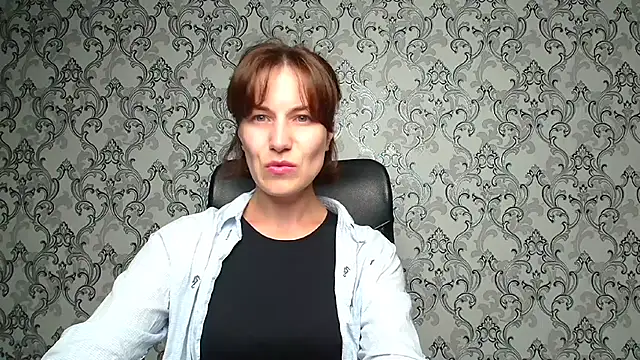 Kelly Kisss online show from 10-17-25, 03:58