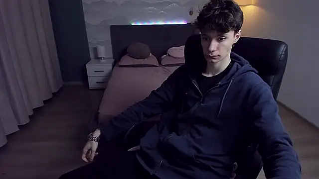 Edvard Blare online show from 10-31-25, 05:03