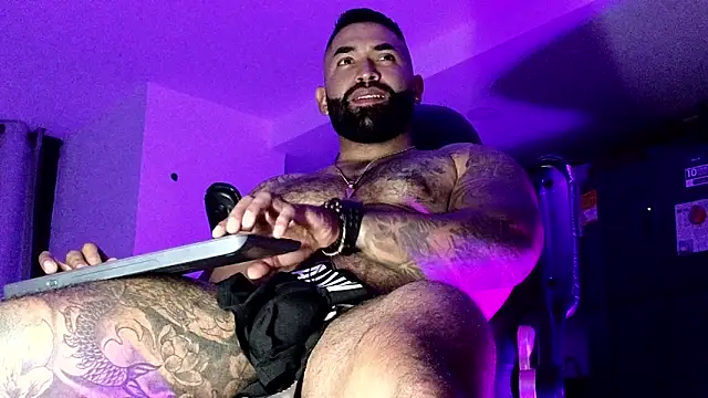 Max-prada online show from 02-18-26, 02:40