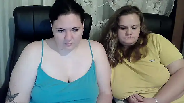Snapshot of HollyXEva chatting on 09-17-25, 08:32 HollyXEva online show from 09-17-25, 08:32