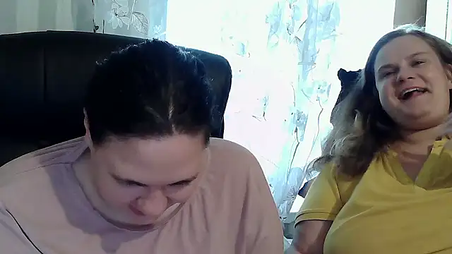 Snapshot of HollyXEva chatting on 09-19-25, 02:18 HollyXEva online show from 09-19-25, 02:18