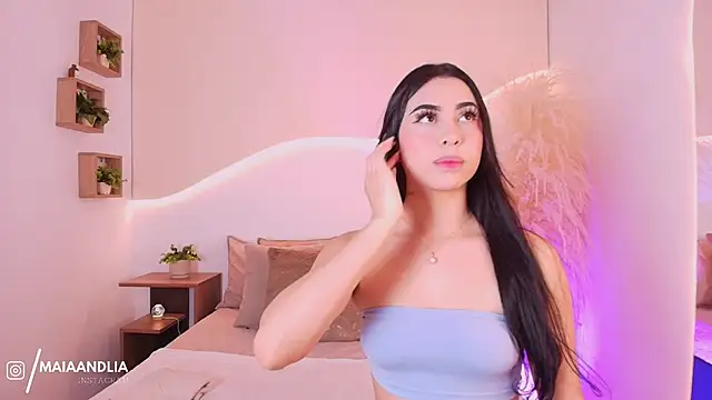 Snapshot of maia_lia_ chatting on 10-06-25, 06:27 maia lia online show from 10-06-25, 06:27