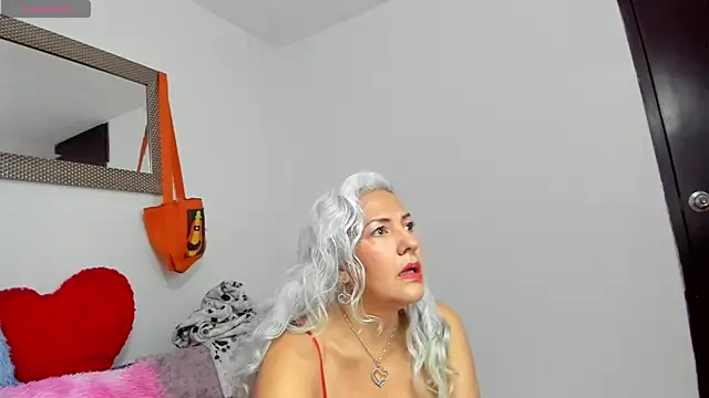 Snapshot of marilyn70 chatting on 10-28-25, 10:45 marilyn70 online show from 10-28-25, 10:45