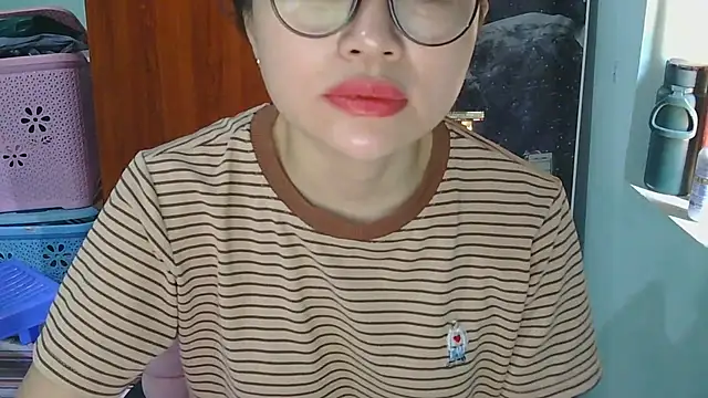 Snapshot of Uhem112 chatting on 09-21-25, 02:02 Uhem112 online show from 09-21-25, 02:02