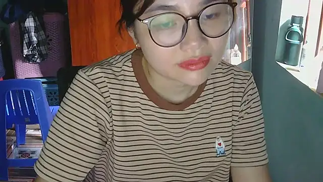 Snapshot of Uhem112 chatting on 09-27-25, 08:19 Uhem112 online show from 09-27-25, 08:19