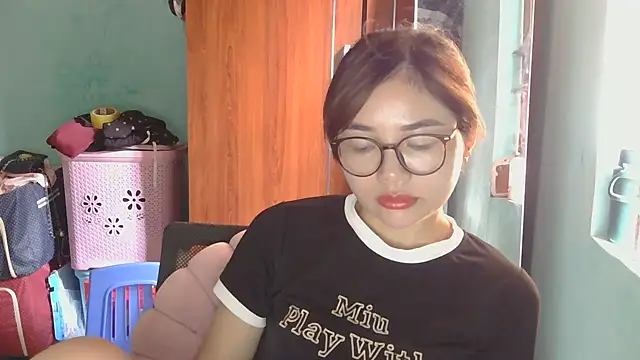 Snapshot of Uhem112 chatting on 10-05-25, 02:32 Uhem112 online show from 10-05-25, 02:32