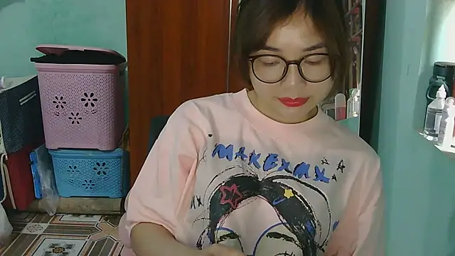 Snapshot of Uhem112 chatting on 10-06-25, 12:41 Uhem112 online show from 10-06-25, 12:41