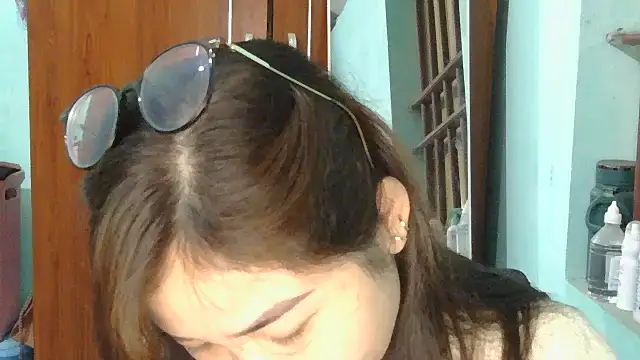 Snapshot of Uhem112 chatting on 10-07-25, 12:57 Uhem112 online show from 10-07-25, 12:57