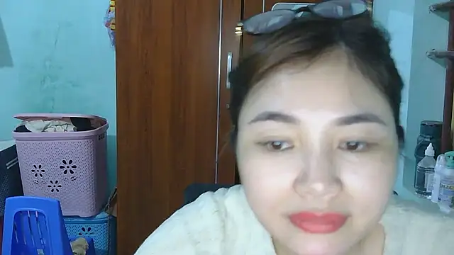 Snapshot of Uhem112 chatting on 10-08-25, 03:48 Uhem112 online show from 10-08-25, 03:48