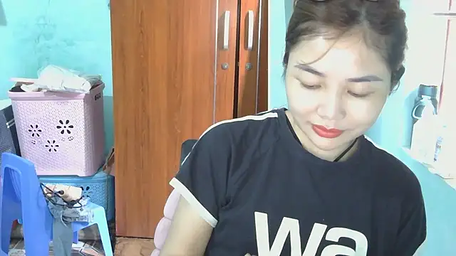 Snapshot of Uhem112 chatting on 10-09-25, 01:14 Uhem112 online show from 10-09-25, 01:14