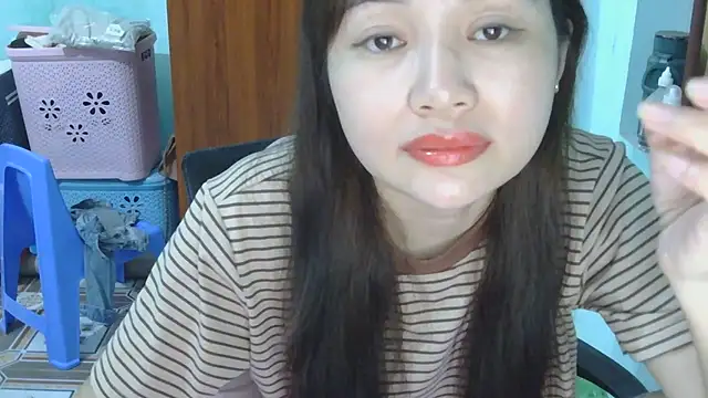 Snapshot of Uhem112 chatting on 10-09-25, 01:20 Uhem112 online show from 10-09-25, 01:20