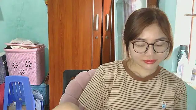 Snapshot of Uhem112 chatting on 10-10-25, 01:26 Uhem112 online show from 10-10-25, 01:26