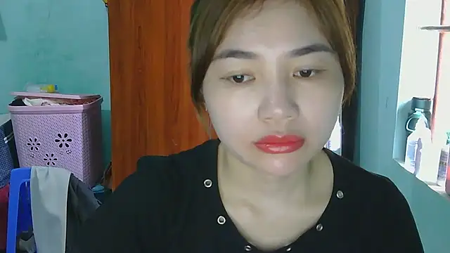 Snapshot of Uhem112 chatting on 10-11-25, 02:22 Uhem112 online show from 10-11-25, 02:22