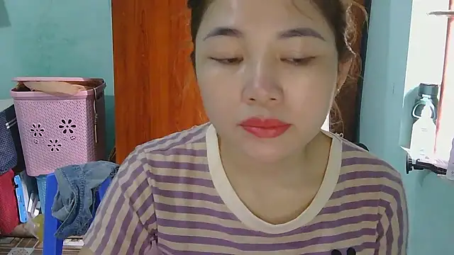 Snapshot of Uhem112 chatting on 10-13-25, 03:39 Uhem112 online show from 10-13-25, 03:39