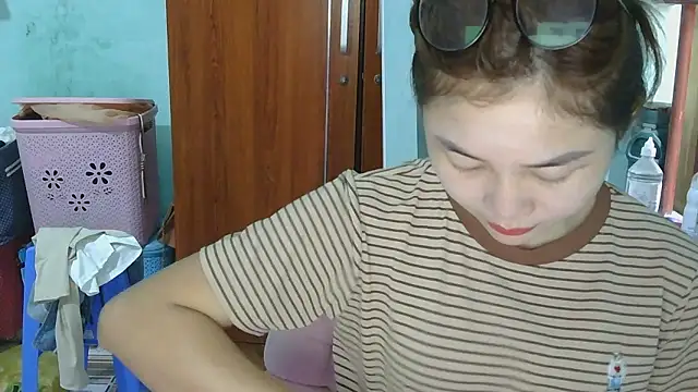 Snapshot of Uhem112 chatting on 10-14-25, 12:22 Uhem112 online show from 10-14-25, 12:22