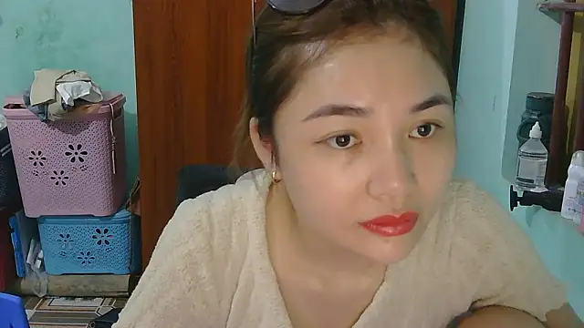 Snapshot of Uhem112 chatting on 10-15-25, 01:22 Uhem112 online show from 10-15-25, 01:22