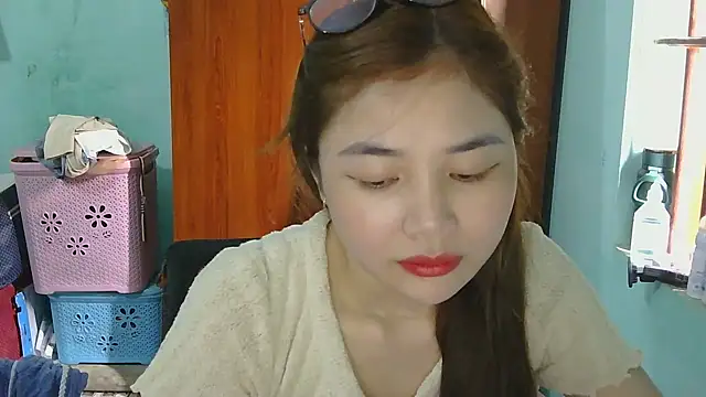 Snapshot of Uhem112 chatting on 10-16-25, 01:50 Uhem112 online show from 10-16-25, 01:50