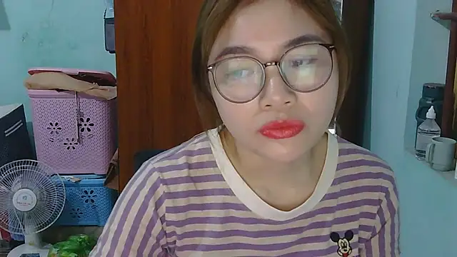 Snapshot of Uhem112 chatting on 10-22-25, 01:28 Uhem112 online show from 10-22-25, 01:28