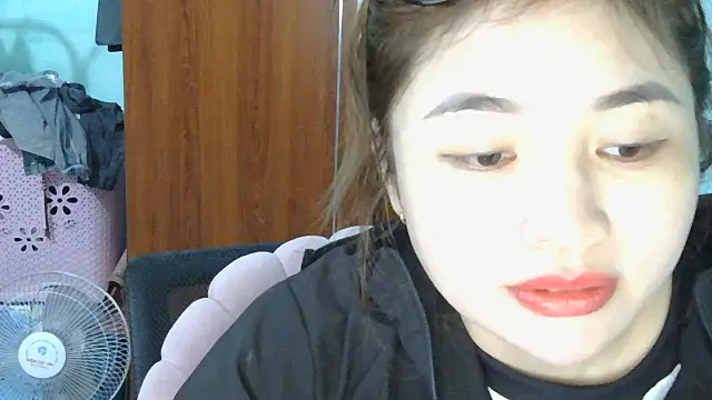 Snapshot of Uhem112 chatting on 10-23-25, 03:50 Uhem112 online show from 10-23-25, 03:50