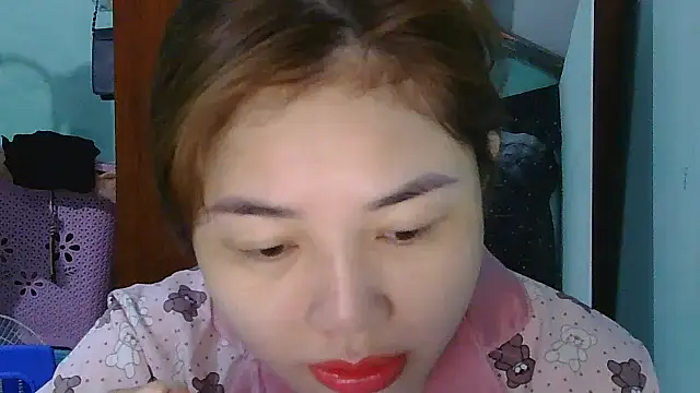 Snapshot of Uhem112 chatting on 10-25-25, 01:35 Uhem112 online show from 10-25-25, 01:35