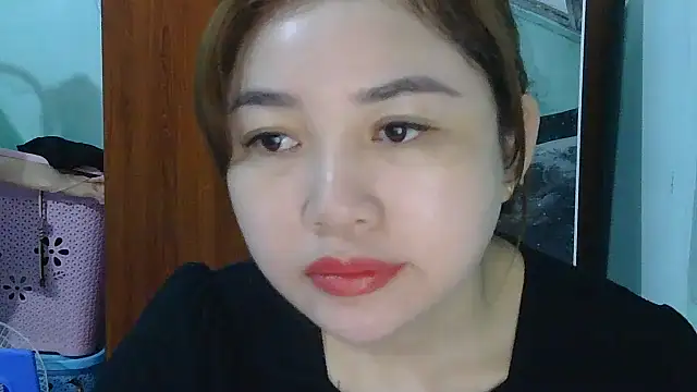 Snapshot of Uhem112 chatting on 10-26-25, 01:44 Uhem112 online show from 10-26-25, 01:44