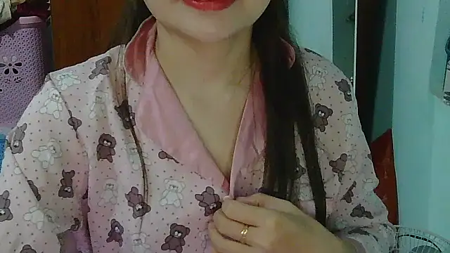 Snapshot of Uhem112 chatting on 10-29-25, 01:02 Uhem112 online show from 10-29-25, 01:02