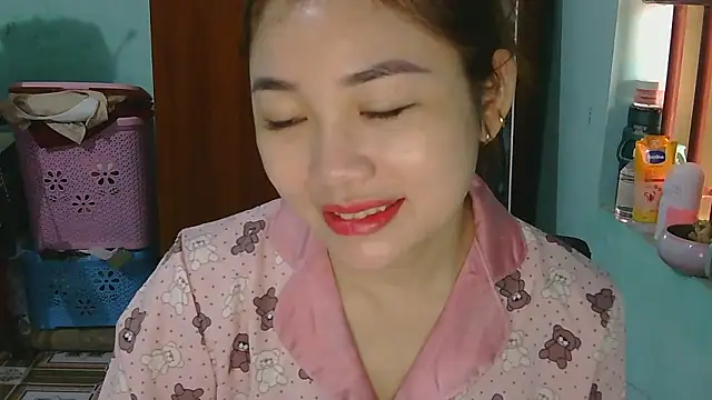 Snapshot of Uhem112 chatting on 10-30-25, 01:07 Uhem112 online show from 10-30-25, 01:07