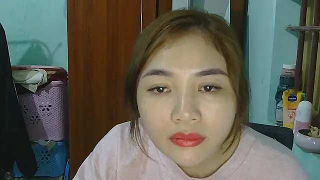 Snapshot of Uhem112 chatting on 10-31-25, 01:23 Uhem112 online show from 10-31-25, 01:23