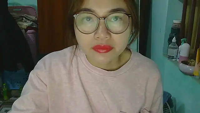 Snapshot of Uhem112 chatting on 11-05-25, 12:32 Uhem112 online show from 11-05-25, 12:32