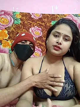 Snapshot of Seducing_couple chatting on 05-08-26, 03:45 Seducing couple online show from 05-08-26, 03:45