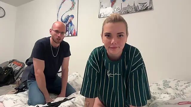 Snapshot of Foxy_Bite chatting on 11-05-25, 09:04 Foxy Bite online show from 11-05-25, 09:04