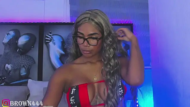 Snapshot of _naomibrown_ chatting on 05-15-26, 04:19 naomibrown online show from 05-15-26, 04:19