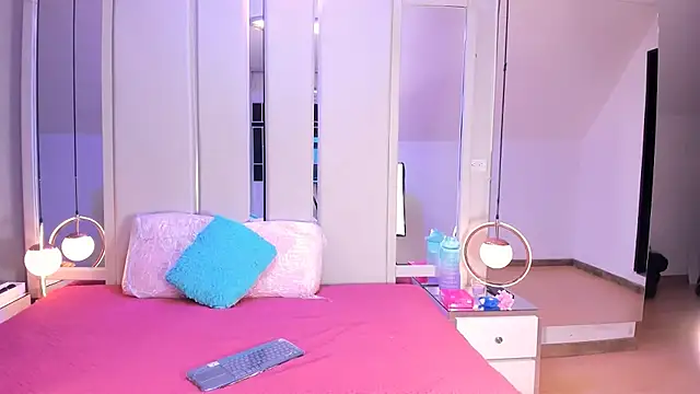 Snapshot of EmmaWilliam1 chatting on 09-30-25, 05:45 EmmaWilliam1 online show from 09-30-25, 05:45