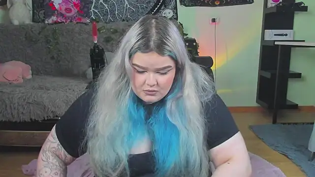 Snapshot of _CandyM1lky_ chatting on 10-28-25, 06:39 CandyM1lky online show from 10-28-25, 06:39