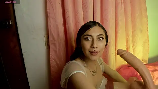Alanaloiiss  online show from 05-03-26, 01:22