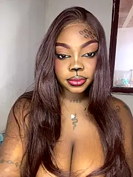 MiiaaCollinss online show from 10-28-25, 03:14