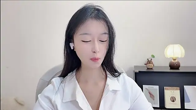 Onechestnut online show from 10-17-25, 06:16