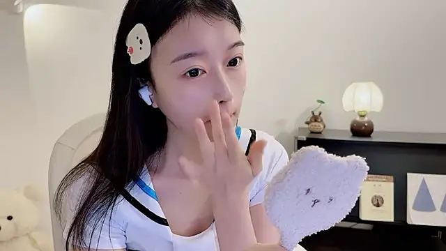 Onechestnut online show from 11-24-25, 06:13