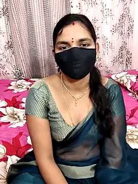 Snapshot of Lalitha-1995 chatting on 10-06-25, 05:21 Lalitha-1995 online show from 10-06-25, 05:21
