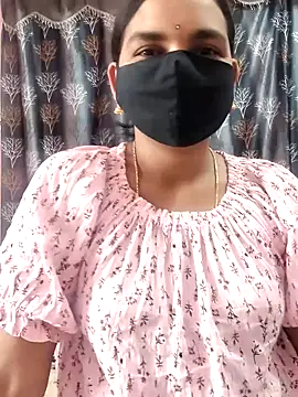 Snapshot of Lalitha-1995 chatting on 02-16-26, 04:52 Lalitha-1995 online show from 02-16-26, 04:52