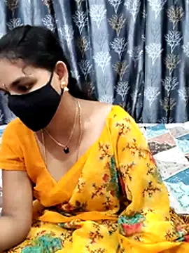 Snapshot of Lalitha-1995 chatting on 02-26-26, 05:45 Lalitha-1995 online show from 02-26-26, 05:45