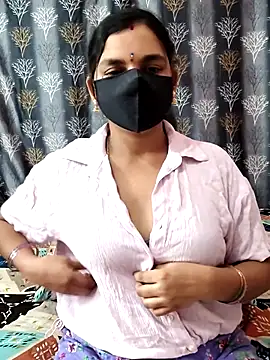 Snapshot of Lalitha-1995 chatting on 03-25-26, 05:35 Lalitha-1995 online show from 03-25-26, 05:35