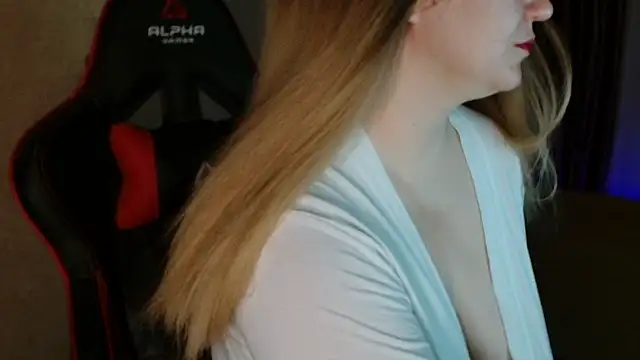 Snapshot of Miaxfox chatting on 11-07-25, 01:05 Miaxfox online show from 11-07-25, 01:05