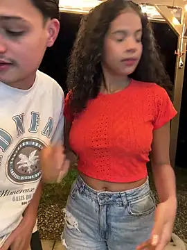 Snapshot of Rose-andres chatting on 09-26-25, 11:42 Rose-andres online show from 09-26-25, 11:42