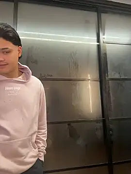 Snapshot of Rose-andres chatting on 01-07-26, 11:40 Rose-andres online show from 01-07-26, 11:40