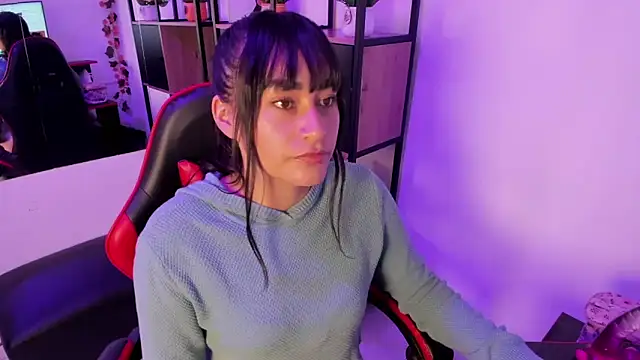 Dhaniela Naugthy online show from 10-14-25, 04:19