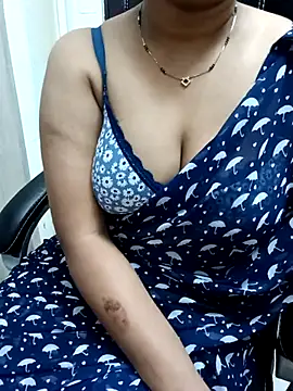 Snapshot of Anushka134 chatting on 10-13-25, 05:24 Anushka134 online show from 10-13-25, 05:24