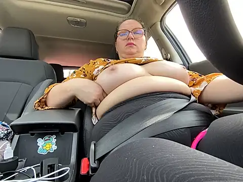 Snapshot of GirlSquirt chatting on 10-28-25, 04:42 GirlSquirt online show from 10-28-25, 04:42